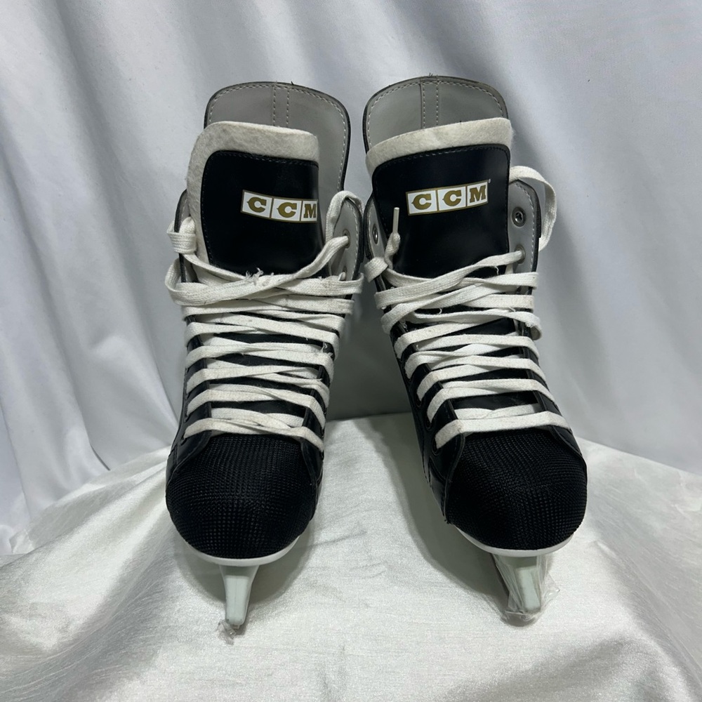CCM Champion Black and White Ice Skates. Size 4 youth.